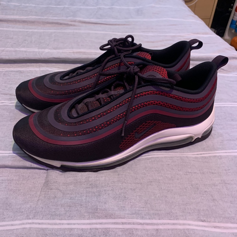 Size 11 Maroon air max 97’s